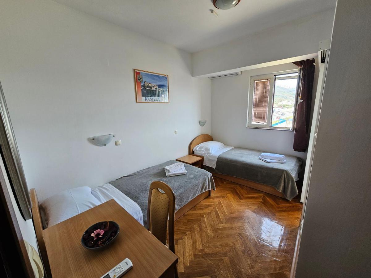Guest House Mamut Kastela Exterior photo