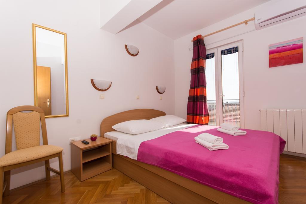 Guest House Mamut Kastela Exterior photo
