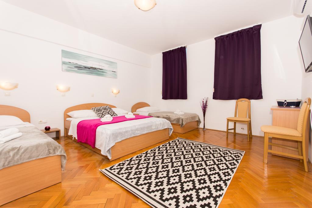 Guest House Mamut Kastela Exterior photo