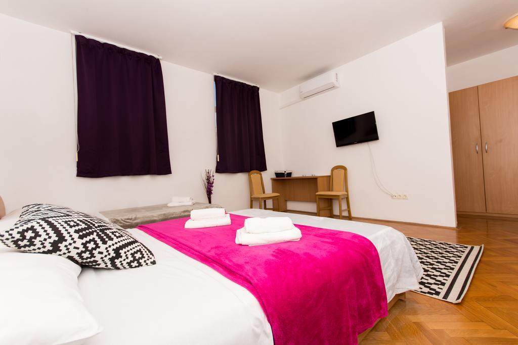 Guest House Mamut Kastela Exterior photo
