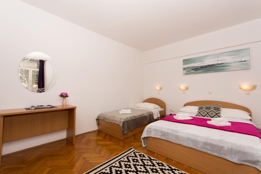 Guest House Mamut Kastela Exterior photo