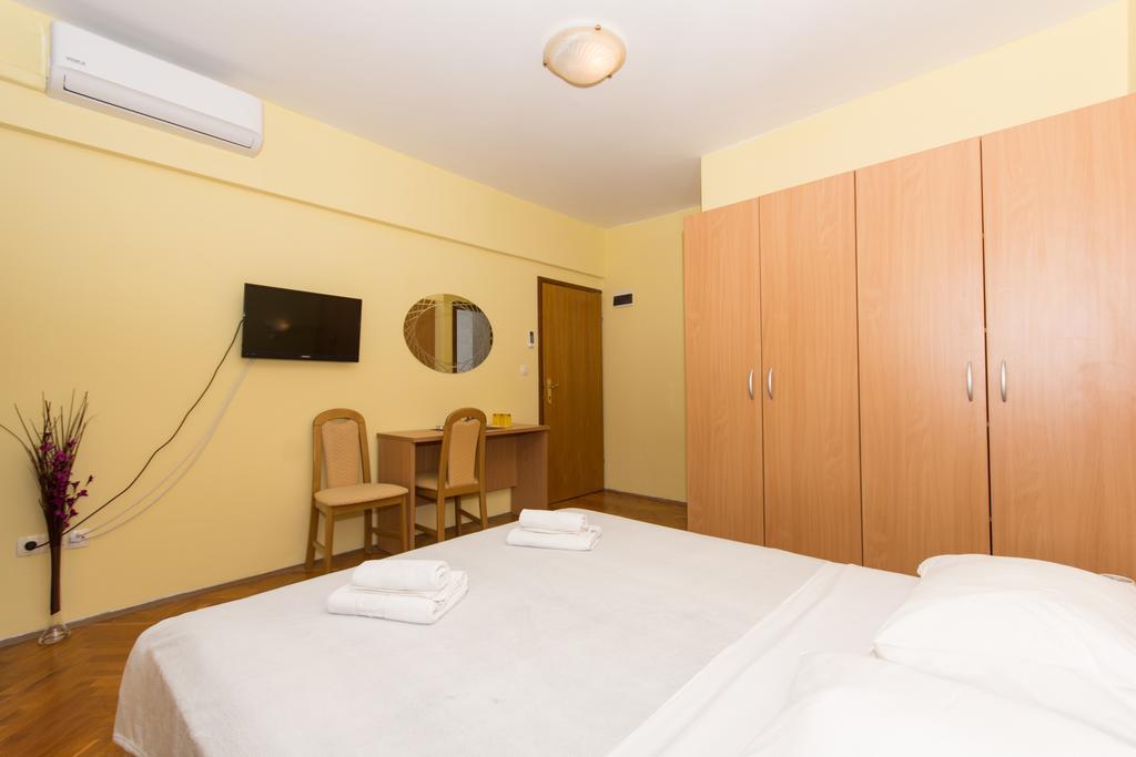 Guest House Mamut Kastela Exterior photo